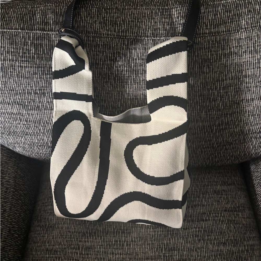 Stylish Black and White Women's Bag., great size that makes it so versatile